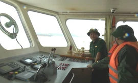 Lai dắt tàu cá bị nạn giữa ảnh hưởng của siêu bão Mangkhut