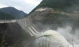 Có hệ thống thủy điện dày đặc, 15 nghìn hộ dân vẫn 'khát' điện 