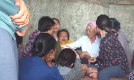 Mẹ kiệt sức gào khóc gọi con 5 tuổi tử vong trong rừng vắng