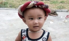 Bé trai 2 tuổi hát 'Mưa chiều miền Trung' xôn xao dân mạng