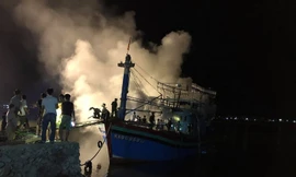 Tàu cá ngư dân bốc cháy dữ dội, thiệt hại 2 tỷ đồng