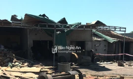 Nổ bình hơi trong ki ốt làm bánh đa, 2 chị em thương vong