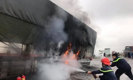 Xe tải bốc cháy khi lưu thông trên đường tránh Vinh