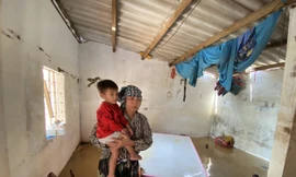 Cận cảnh nhà cửa của người dân quê nghèo tan hoang sau lũ lịch sử