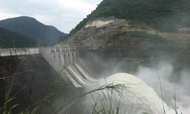 Nghịch lý người dân gần nhà máy thủy điện lại 'khát' điện