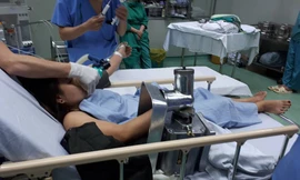 Bác sĩ, kỹ sư tháo vụn máy xay thịt cứu nữ nhân viên nấu ăn