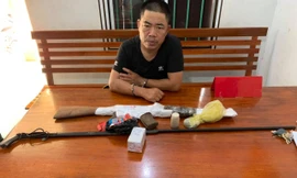 Bắt người đàn ông chuyên chế tạo súng kíp, vào rừng sâu giao dịch