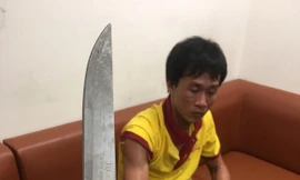 Tài xế taxi dùng dao uy hiếp nhân viên an ninh sân bay