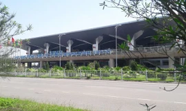 Nam thanh niên đã vượt rào tiếp cận máy bay trong 11 giây