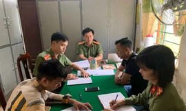 Hiệp và anh Tuyên làm việc tại Cơ quan công an huyện Hương Khê