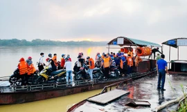 Những chuyến đò tình nguyện 'tiếp sức mùa thi'