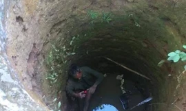 Ông Việt mắc kẹt dưới giếng sâu trong 5 tiếng