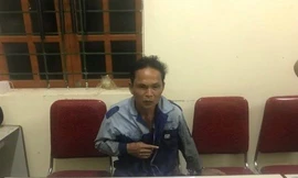 Quật ngã đối tượng ma túy định dùng dao chống trả khi bị công an vây bắt