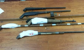 Kẻ trốn nã lập lán trại, sắm súng đạn đối phó công an