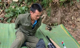 Bị công an vây bắt, đối tượng ôm 'hàng nóng' chống trả