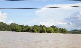 Mưa lớn khiến nhiều địa phương ở Nghệ An bị chia cắt