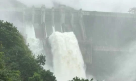 Nhà máy thủy điện lớn nhất Bắc Trung Bộ xả lũ