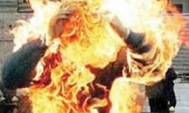 Vợ chồng thương vong khi ném tàn thuốc gần can xăng