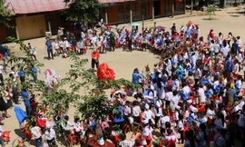 Trung thu trọn vẹn niềm vui của học sinh rốn lũ miền biên ải