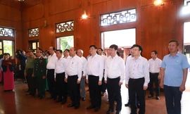 Thủ tướng Nguyễn Xuân Phúc làm việc với tỉnh Nghệ An và Quân khu 4