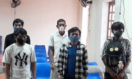 Thu nhập bấp bênh, 5 công dân vượt sông về Việt Nam