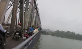 Xuyên đêm tìm người phụ nữ nhảy cầu Bến Thủy tự vẫn