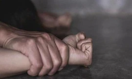 Bé gái đi đám cưới bị cưỡng hiếp trong đêm