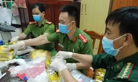 Công an tiết lộ quá trình kiểm đếm 700kg ma túy thu bên vệ đường