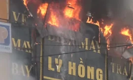 Chập điện máy nổ, cửa hàng điện tử bốc cháy ngùn ngụt