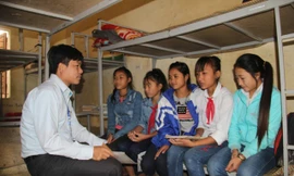 “Cuộc chiến” chống hủ tục của giáo viên miền biên ải