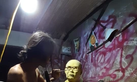 Chàng thợ mộc thức đêm làm món quà đặc biệt tặng HLV Park Hang Seo 