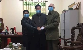 Cựu chiến binh bị mù 2 mắt nhờ hàng xóm chở đi ủng hộ chống dịch