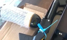 Cảnh sát thu giữ số lượng lớn dùi cui điện, bình xịt hơi cay trên xe khách