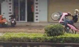 2 thiếu niên khoe 'chiến tích' bốc đầu, lạng lách giữa phố lên mạng xã hội 