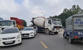 Tai nạn liên hoàn, hàng trăm phương tiện tắc nghẽn trên quốc lộ 46