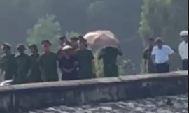 Thái độ lạnh lùng của bà nội nghi sát hại cháu gái tại buổi thực nghiệm hiện trường