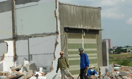 Cưỡng chế hàng trăm nhà xây không phép: Dân nghèo trắng tay