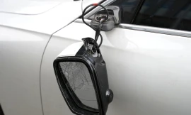 Hà Nội: Hàng loạt ô tô đỗ ven đường bị đập hỏng gương