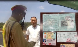 Chi 20 triệu mua giấy phép lái xe, thẻ nhà báo giả để ‘lòe’ CSGT