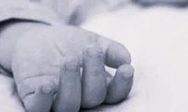 Bé trai sinh năm 2022 tử vong, khởi tố người giữ trẻ