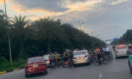 Công an xác minh vụ nhóm người đạp xe vi phạm giao thông, ‘quây’ tài xế ô tô 
