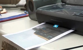 Cảnh sát giao thông mang máy in ra chốt, tài xế ngỡ ngàng khi xem hình ảnh vi phạm