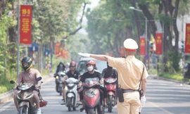 CSGT không được tùy tiện dừng xe, khám người vi phạm