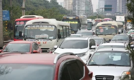 Ô tô tắc hàng cây số từ cao tốc Pháp Vân vào Hà Nội sau Tết Dương lịch