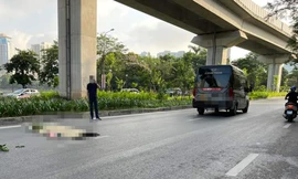 Xe limousine va chạm với người đi đường trên phố Hoàng Cầu, một phụ nữ tử vong