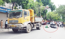 Va chạm với xe tải, nam shipper tử vong tại chỗ