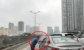 Tài xế xe Porsche bị phạt 11 triệu vì chặn đầu xe khác giữa đường