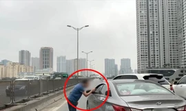 Cảnh sát xác minh clip tài xế Porsche chèn ép, nhổ nước bọt vào trong xe khác