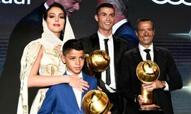 Jorge Mendes (ngoài cùng bên phải) đại diện cho Cristiano Ronaldo.