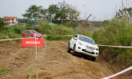 Thử khả năng off-road của Nissan Terra ở Hà Nội